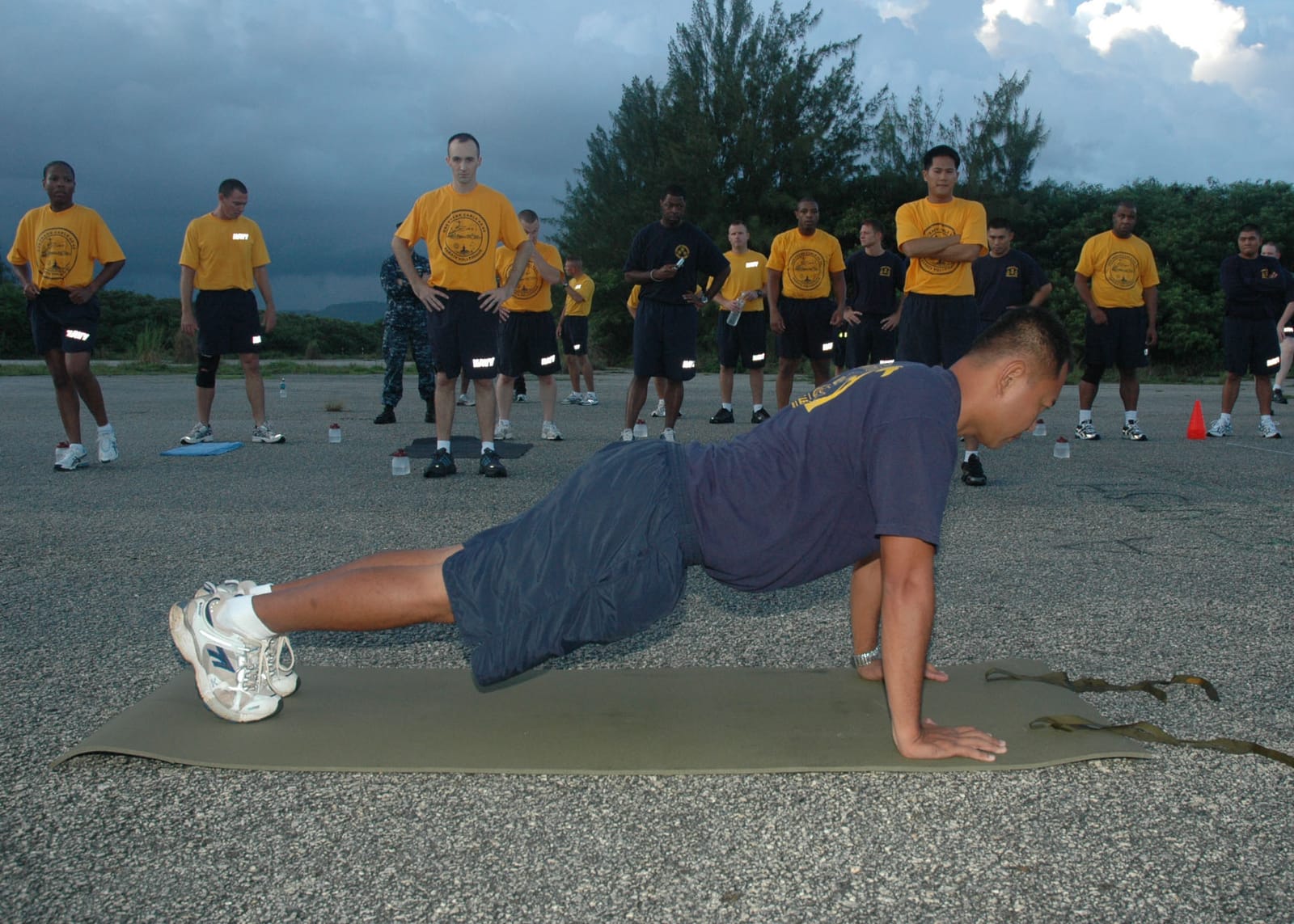 Side view of a standard push-up at the top/plank position.
